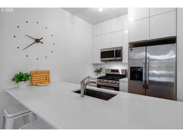 1030 Nw JOHNSON St 201, Portland, OR 97209