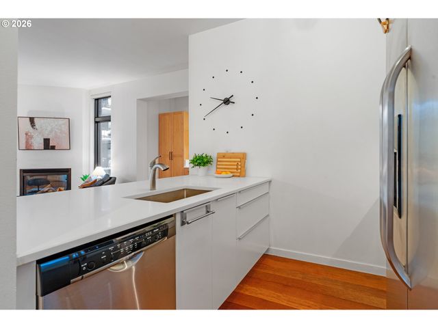 1030 Nw JOHNSON St 201, Portland, OR 97209