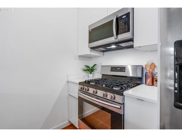 1030 Nw JOHNSON St 201, Portland, OR 97209