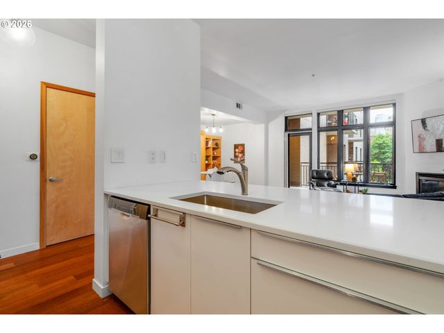 1030 Nw JOHNSON St 201, Portland, OR 97209