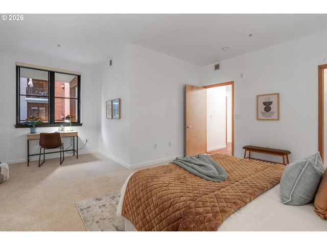 1030 Nw JOHNSON St 201, Portland, OR 97209