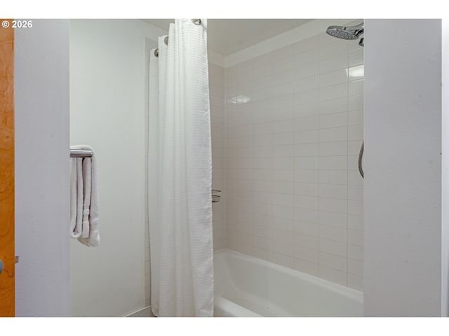 1030 Nw JOHNSON St 201, Portland, OR 97209