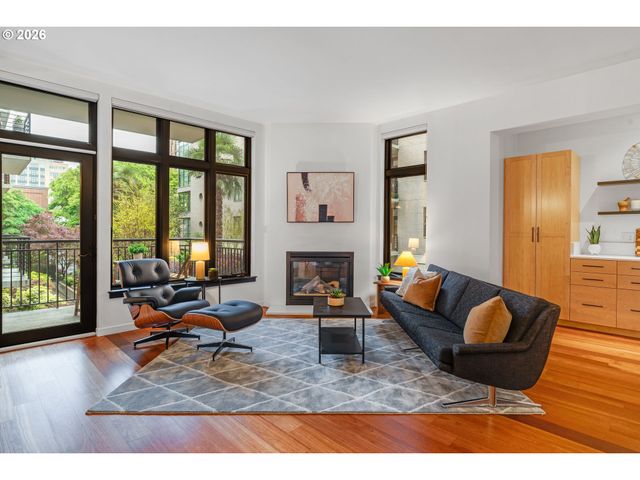 1030 Nw JOHNSON St 201, Portland, OR 97209