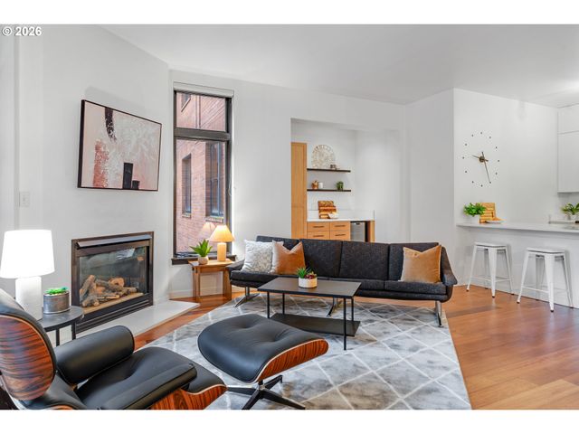 1030 Nw JOHNSON St 201, Portland, OR 97209