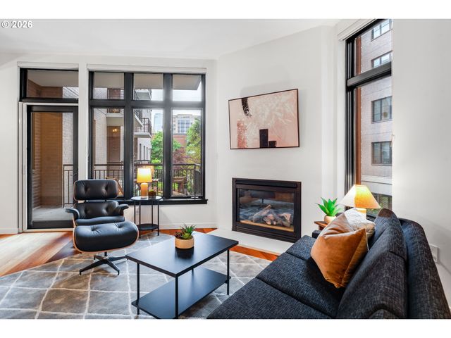 1030 Nw JOHNSON St 201, Portland, OR 97209