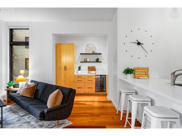 1030 Nw JOHNSON St 201, Portland, OR 97209