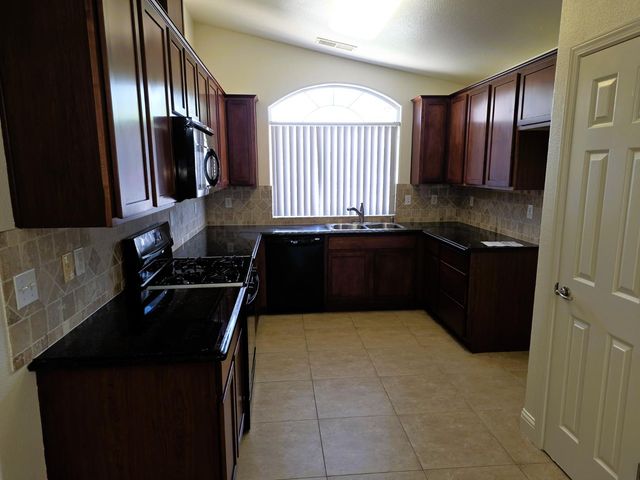 5619 W University Avenue, Fresno, CA 93722