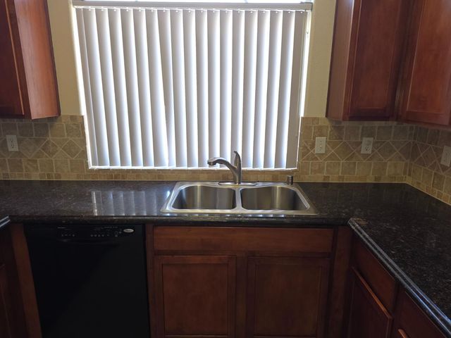 5619 W University Avenue, Fresno, CA 93722