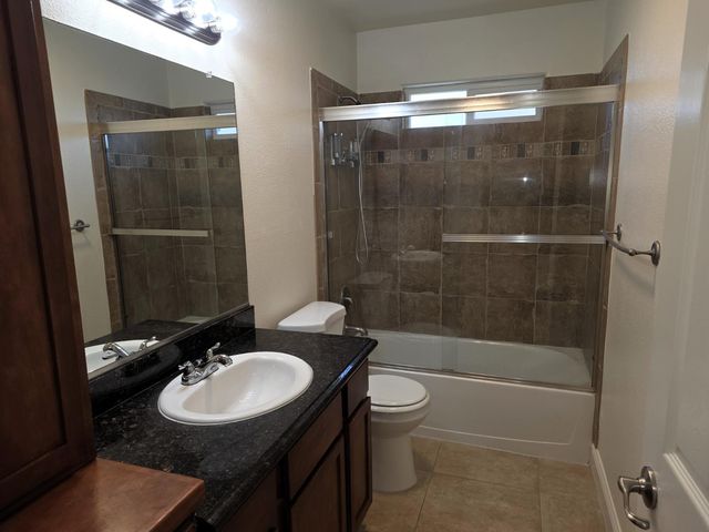 5619 W University Avenue, Fresno, CA 93722