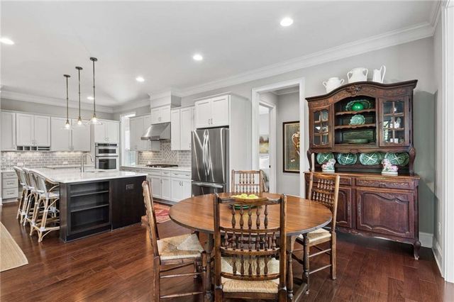 1045 Etris Manor Drive, Roswell, GA 30075