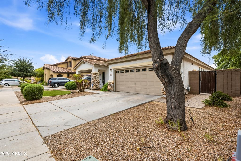 8771 W GARDENIA Avenue, Glendale, AZ 85305 — photo 2
