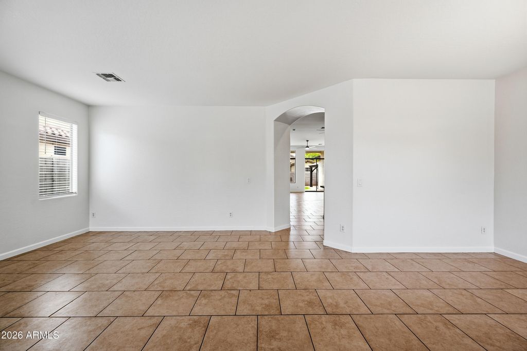 8771 W GARDENIA Avenue, Glendale, AZ 85305 — photo 4