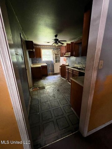 405 S Foster Drive, Tupelo, MS 38801