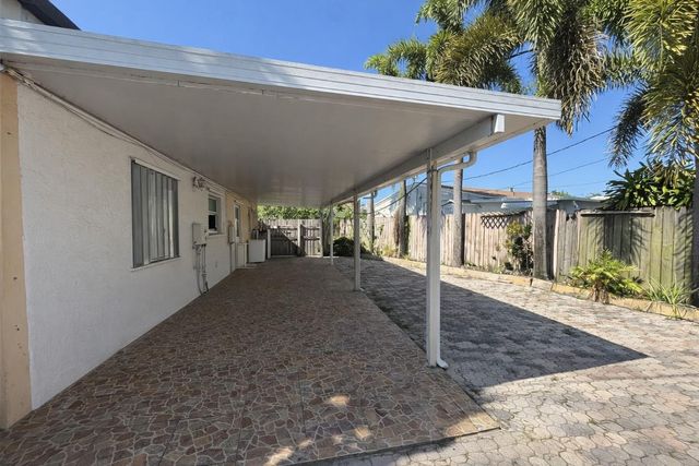 500 NE 59th Street, Oakland Park, FL 33334