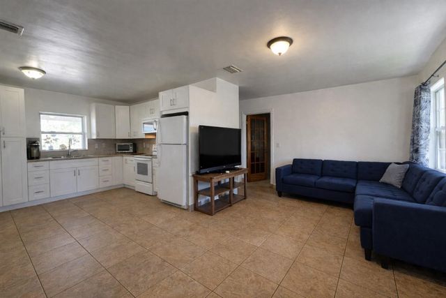 500 NE 59th Street, Oakland Park, FL 33334