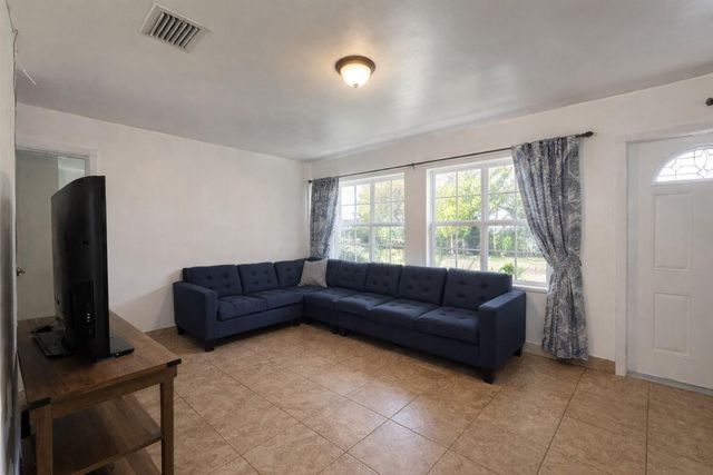 500 NE 59th Street, Oakland Park, FL 33334