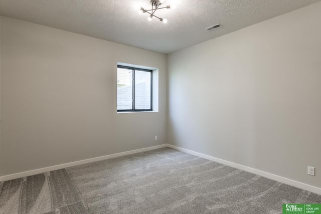 5708 N 198th Street, Elkhorn, NE 68022