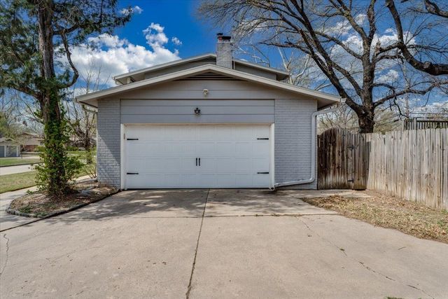 8114 E Willowbrook, Wichita, KS 67207