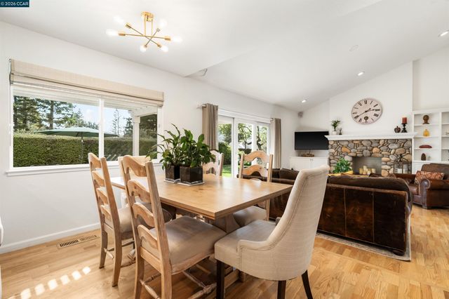 614 Thornhill Rd, Danville, CA 94526