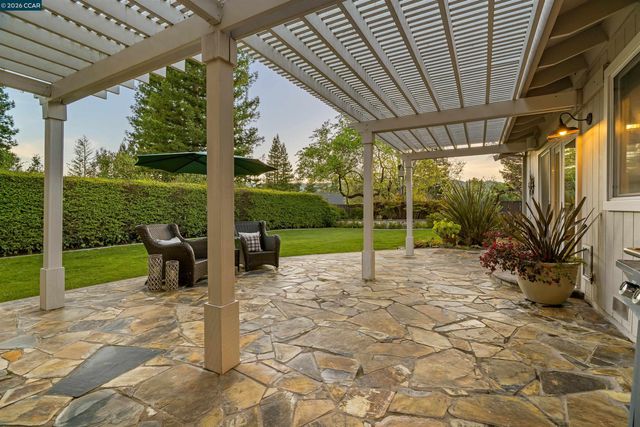 614 Thornhill Rd, Danville, CA 94526