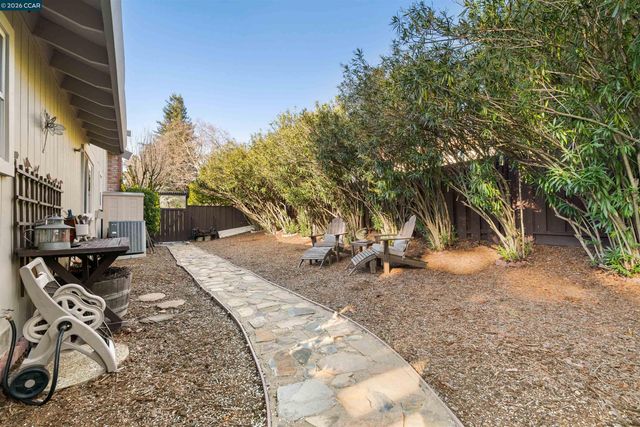 614 Thornhill Rd, Danville, CA 94526