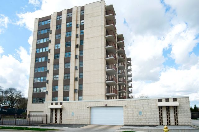 141 N La Grange Road 306, La Grange, IL 60525