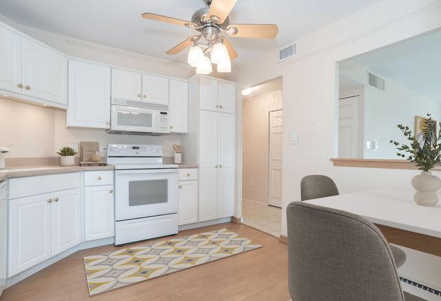 141 N La Grange Road 306, La Grange, IL 60525