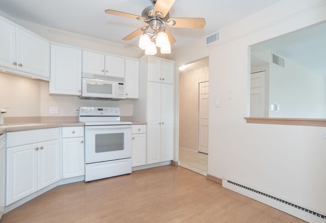 141 N La Grange Road 306, La Grange, IL 60525