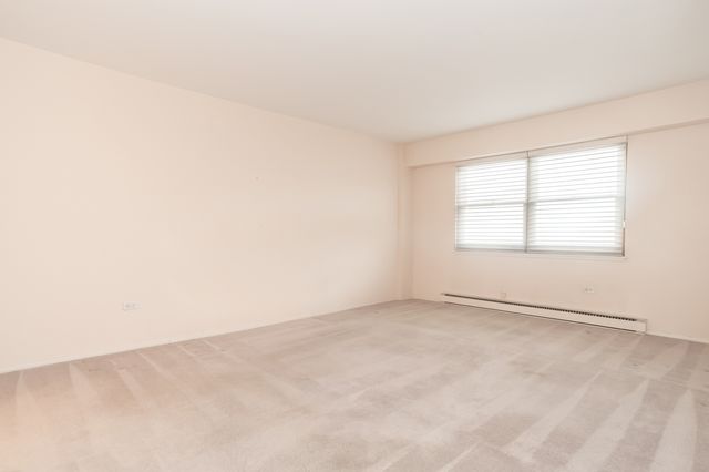 141 N La Grange Road 306, La Grange, IL 60525