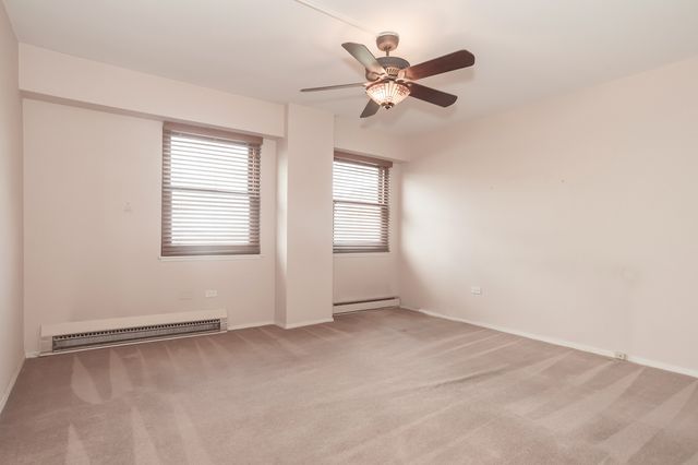 141 N La Grange Road 306, La Grange, IL 60525