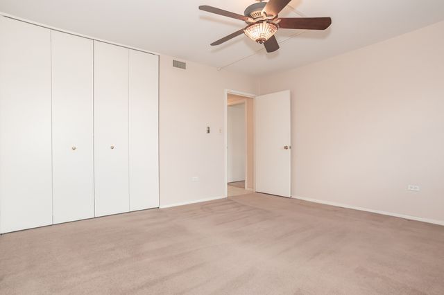 141 N La Grange Road 306, La Grange, IL 60525