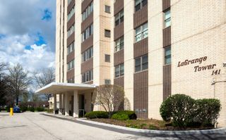 141 N La Grange Road 306, La Grange, IL 60525