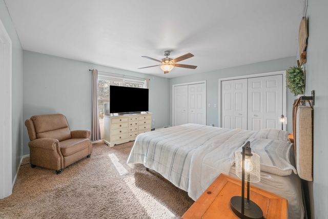 954 HOLIDAY Drive, Lake Holiday, IL 60548