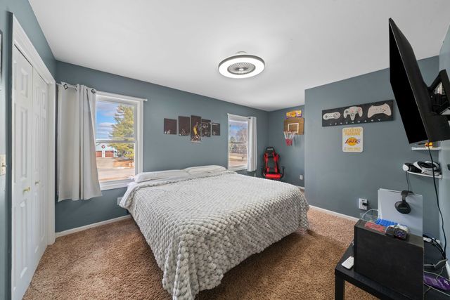 954 HOLIDAY Drive, Lake Holiday, IL 60548