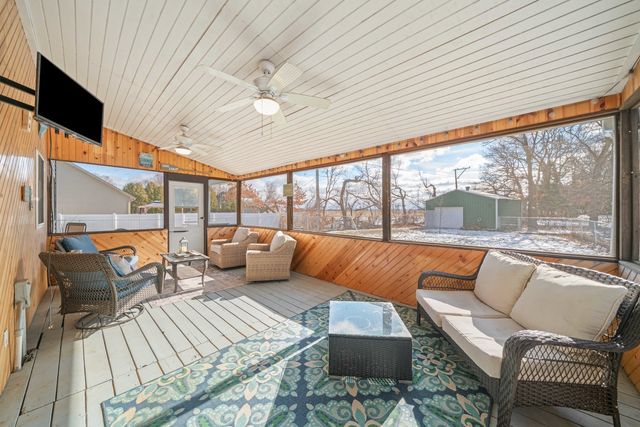 954 HOLIDAY Drive, Lake Holiday, IL 60548