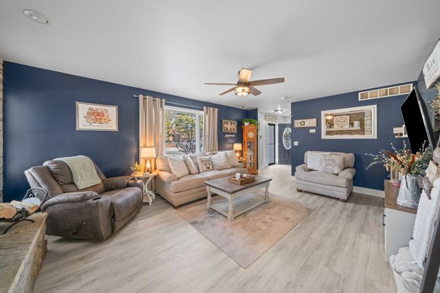 954 HOLIDAY Drive, Lake Holiday, IL 60548