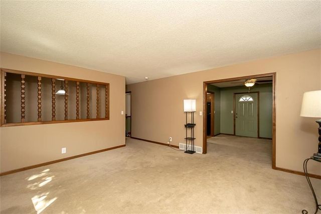 522 Buttinger Place, Leavenworth, KS 66048