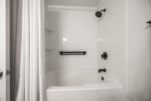 N58W21772 Maclynn DRIVE, Menomonee Falls, WI 53051