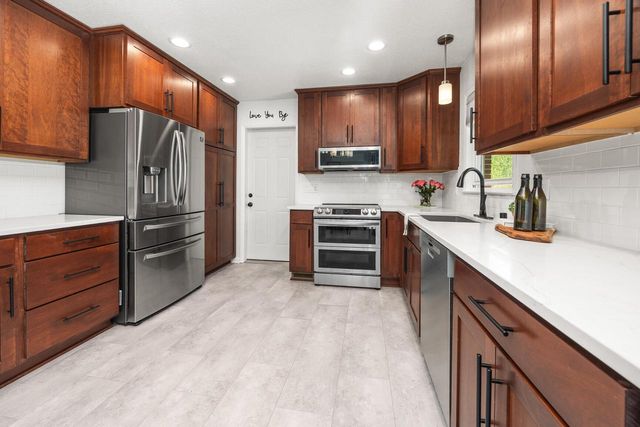 N58W21772 Maclynn DRIVE, Menomonee Falls, WI 53051