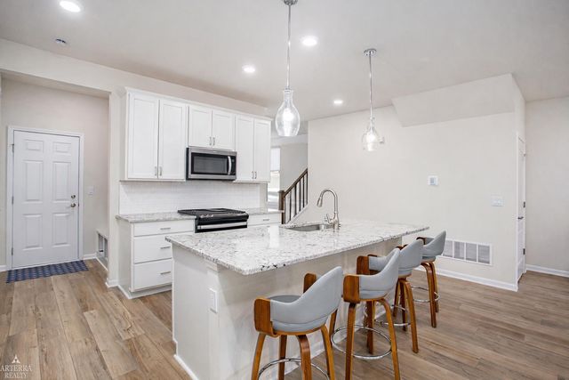 526 Addison Circle, Commerce Twp, MI 48390