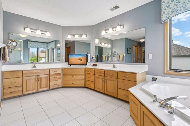4705 Xene Lane N, Plymouth, MN 55446