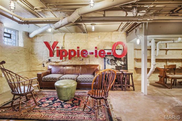 6331 Alexander Drive, Clayton, MO 63105