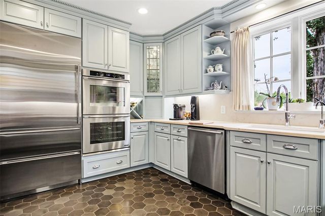 6331 Alexander Drive, Clayton, MO 63105