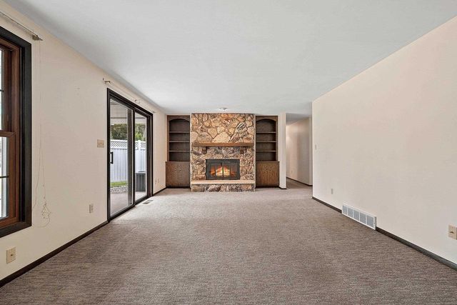 2439 MORNING STAR TRAIL, Green Bay, WI 54302