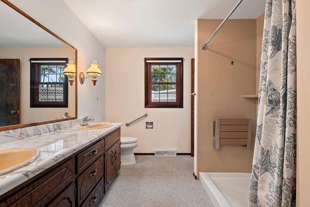 2439 MORNING STAR TRAIL, Green Bay, WI 54302