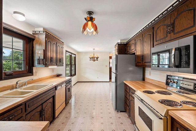 2439 MORNING STAR TRAIL, Green Bay, WI 54302