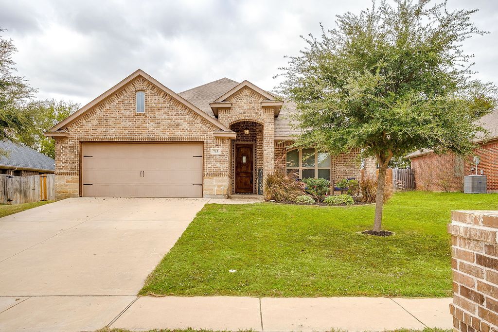 713 Brandt Street, Grandview, TX 76050