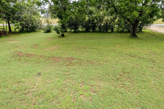 218 SE Front ST, Bartlett, TX 76511