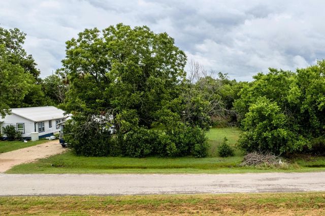218 SE Front ST, Bartlett, TX 76511