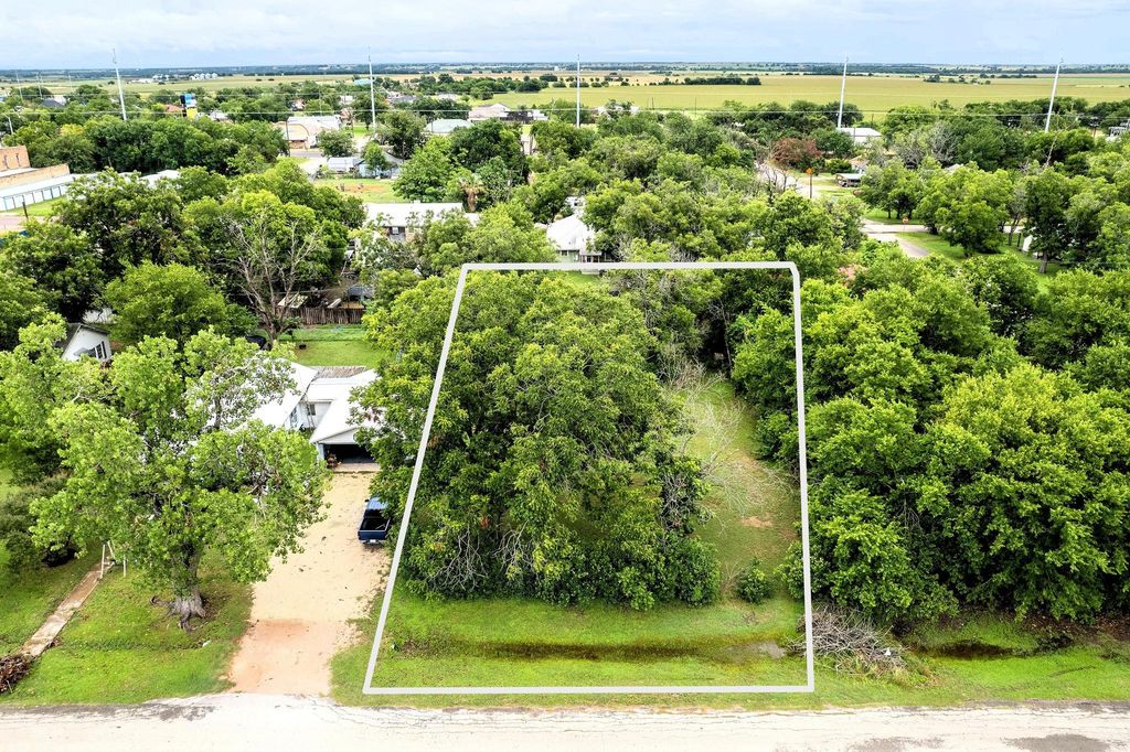 218 SE Front ST, Bartlett, TX 76511